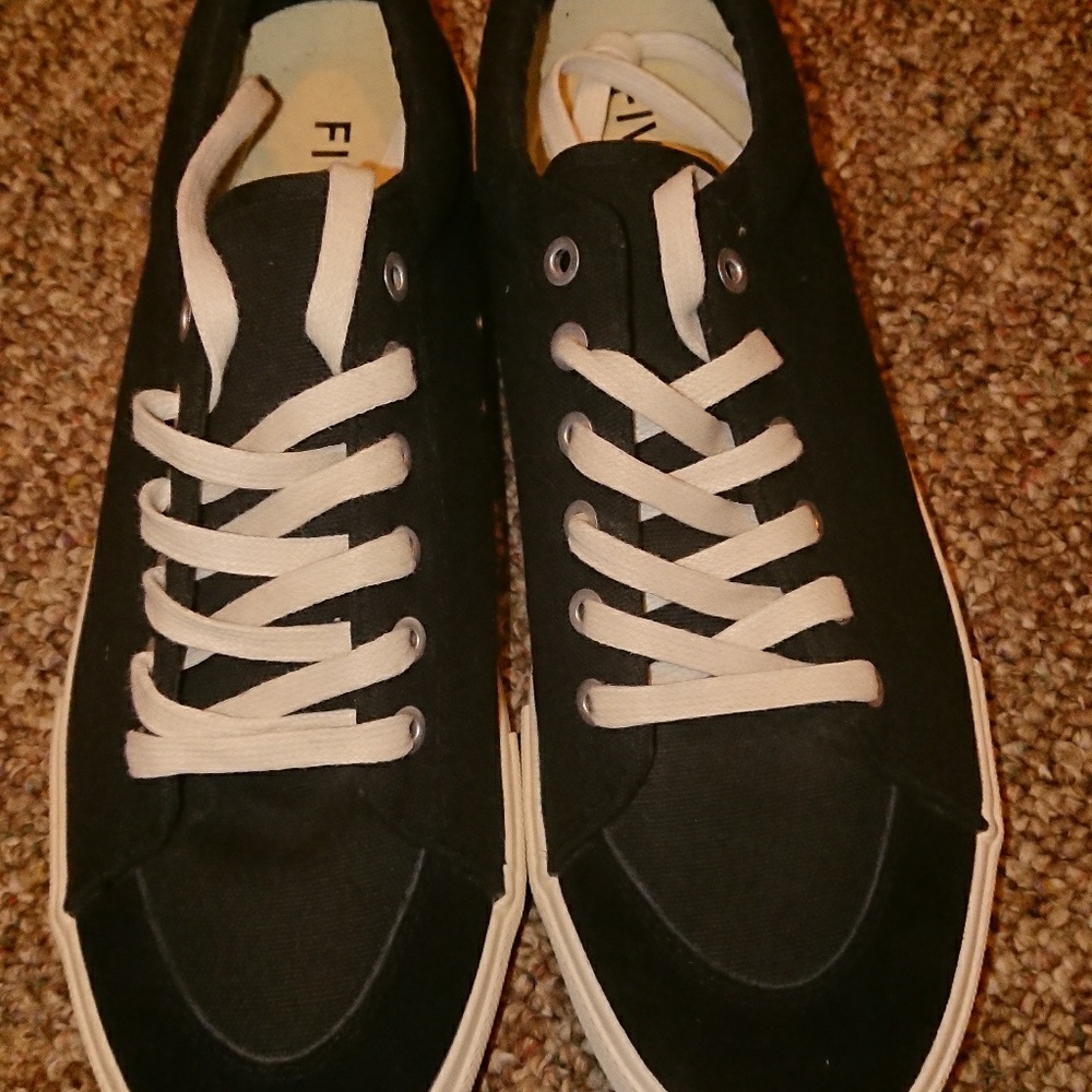 Sneaker - Picture 4 of 4
